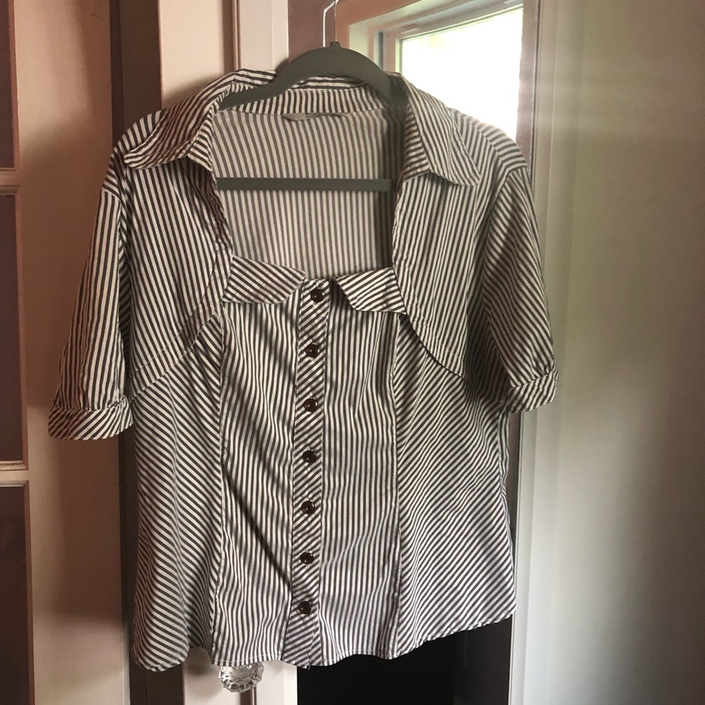 Blouse with a sweetheart neckline